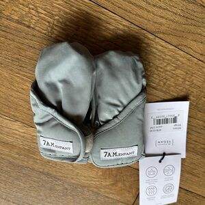 NWT 7AM Enfant Mittens - 6-12 months - Color: Mirage (light blue)